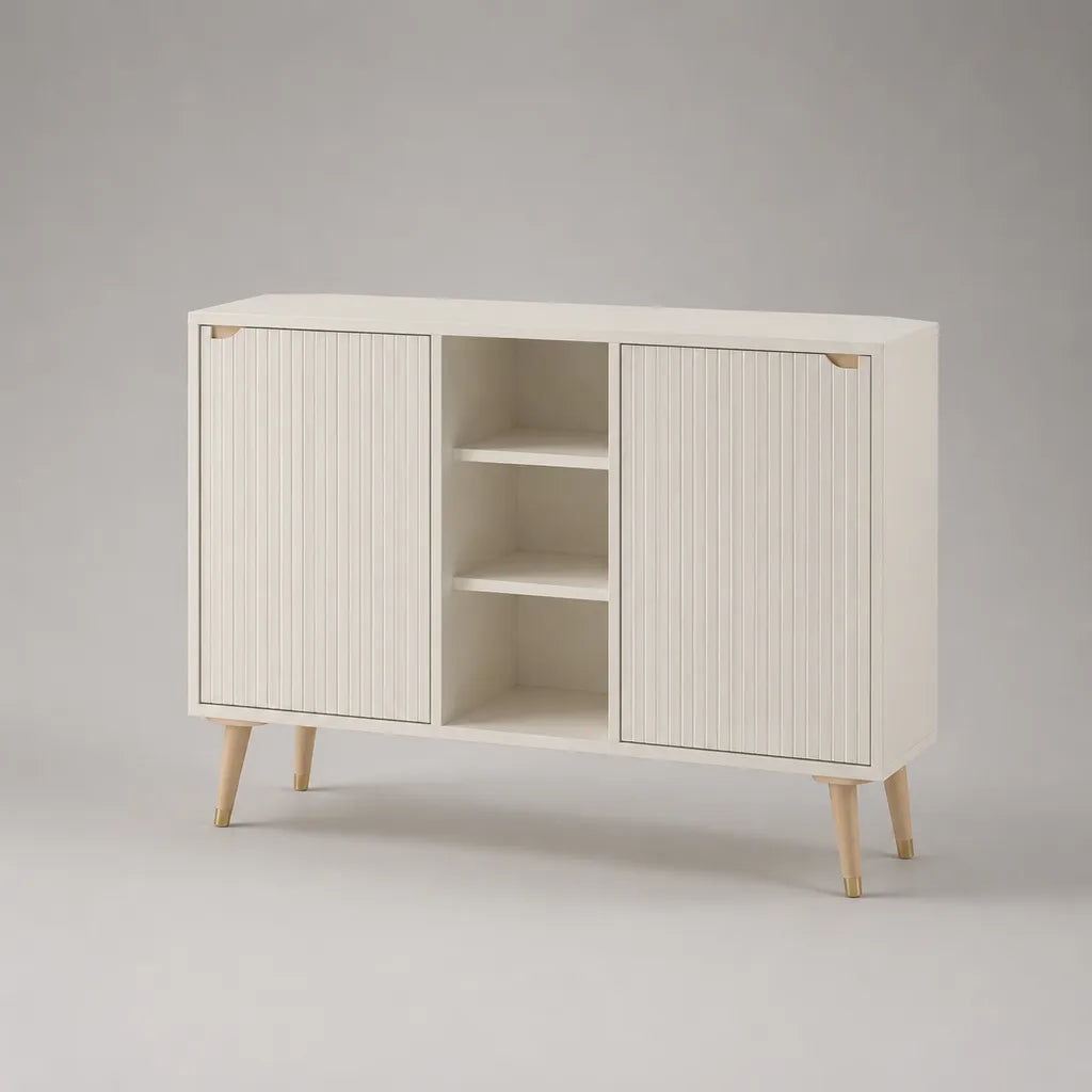 Credenza rettangolare in MDF avorio con 2 ante scanalate, 3 vani aperti e gambe color legno naturale, 120 x 40 x 80 cm