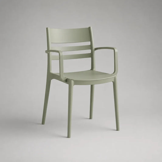 Sedia da pranzo con braccioli in polipropilene verde salvia, schienale a doghe, 55 x 55 x 82 cm