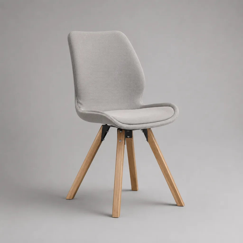 Sedia imbottita in tessuto grigio chiaro con gambe in legno, 49 x 55 x 86 cm